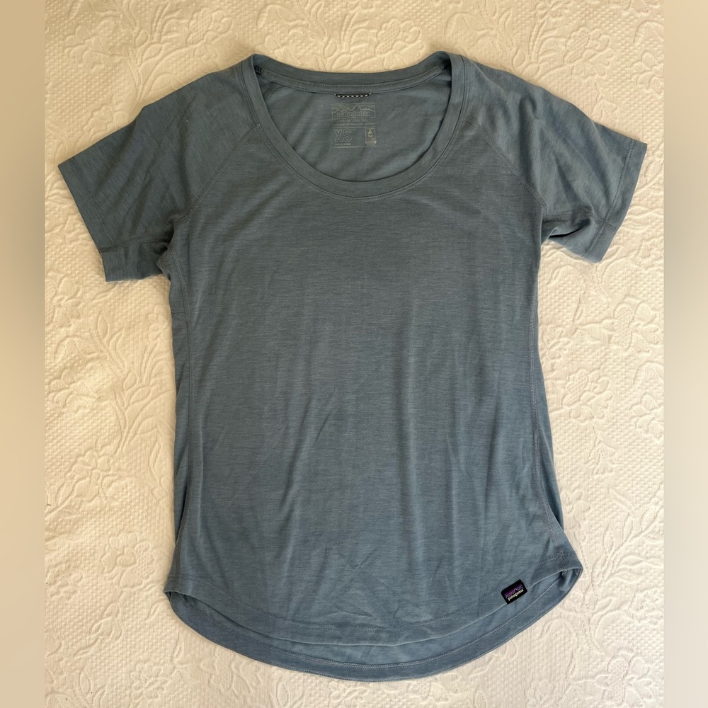 Patagonia Capilene lightweight tee shirt blue scoop hem XS